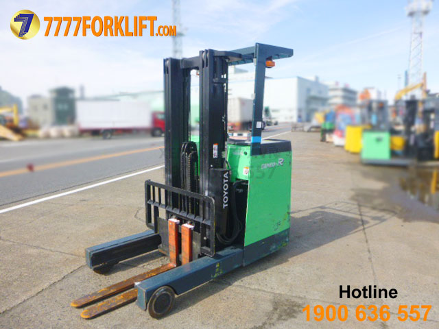 Electric Reach Forklift TOYOTA 7FBRS25