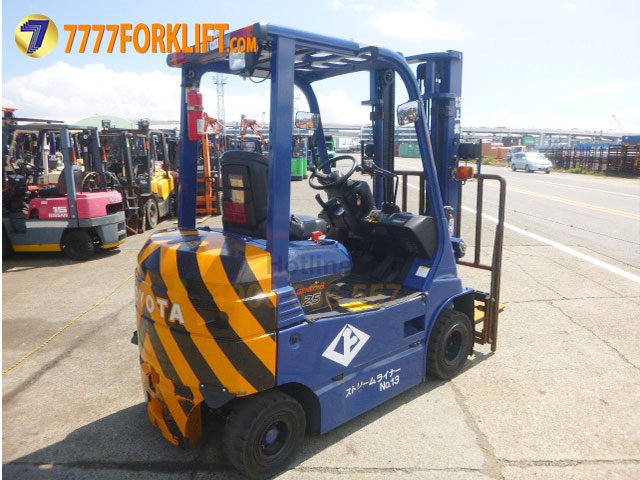 TOYOTA Electric forklift 7FBH25